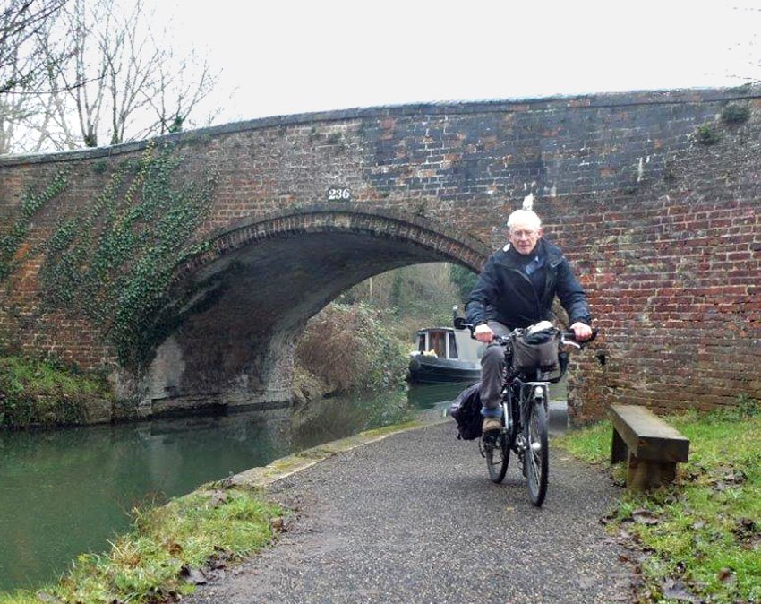 Andy Chivers cycling along the canal towpath at Wolvercote
