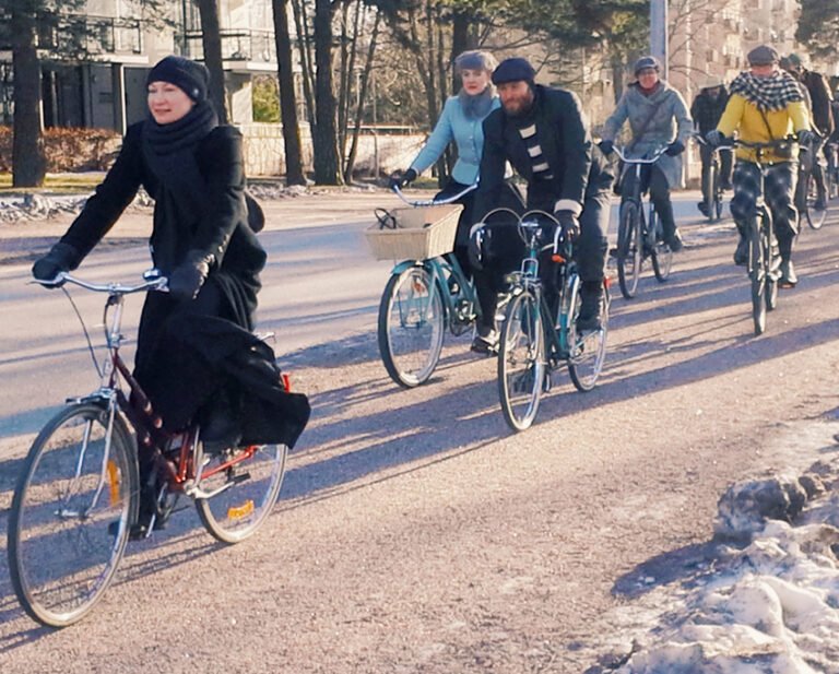 People cycling in snow in Helsinki. Credit Martti Tulenheimo