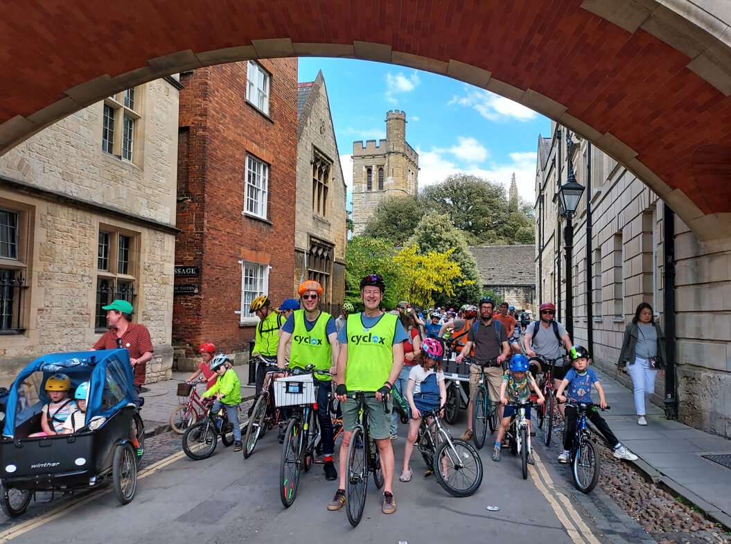 Group of cyclists under the 'Bridge of Sighs' in Oxford